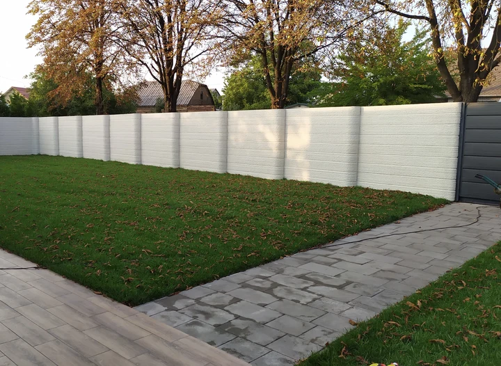 Khvylia Fence